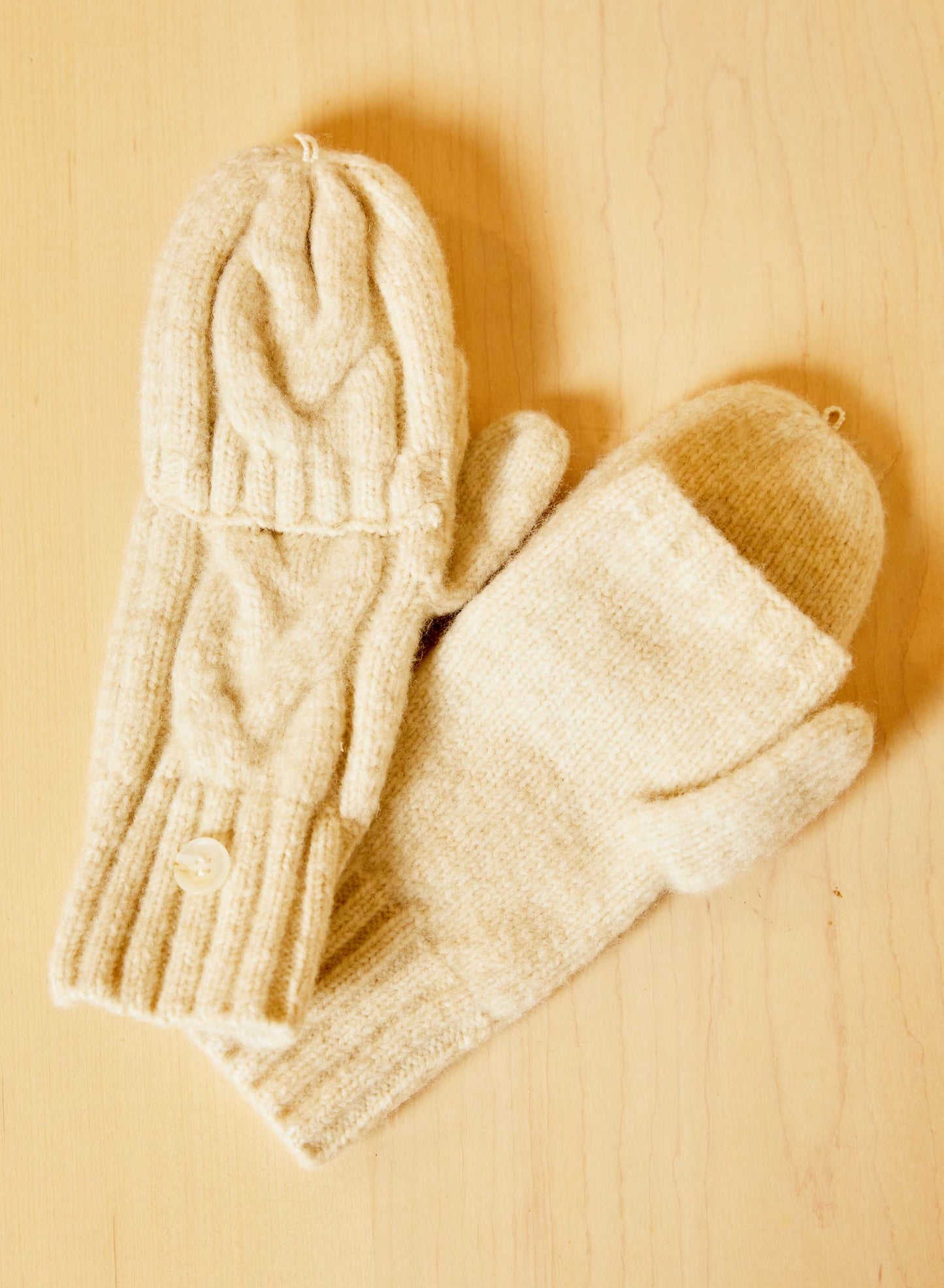 Cleo Mittens